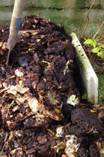 Des idées pour cacher ou décorer le bac à compost 