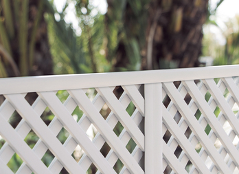 Top trim "h" trellis pvc white