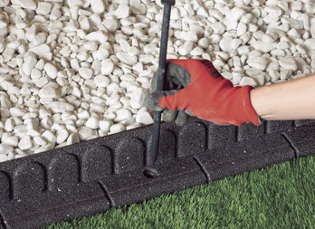 Flexible edging, for a perfectly delineated lawn