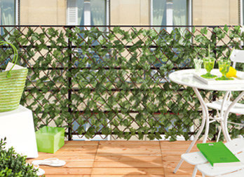 Wicker trellis with faux foliage