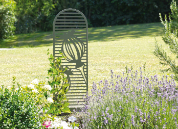 Un treillis à planter, fleur imposante en toute fantaisie !